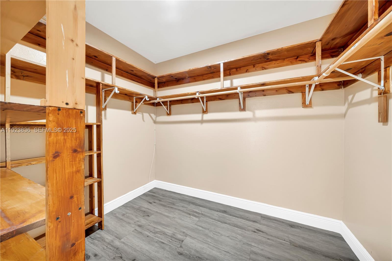 6864 SW 114th Pl # G61