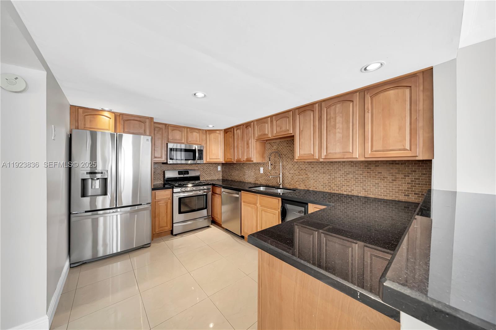 6864 SW 114th Pl # G61