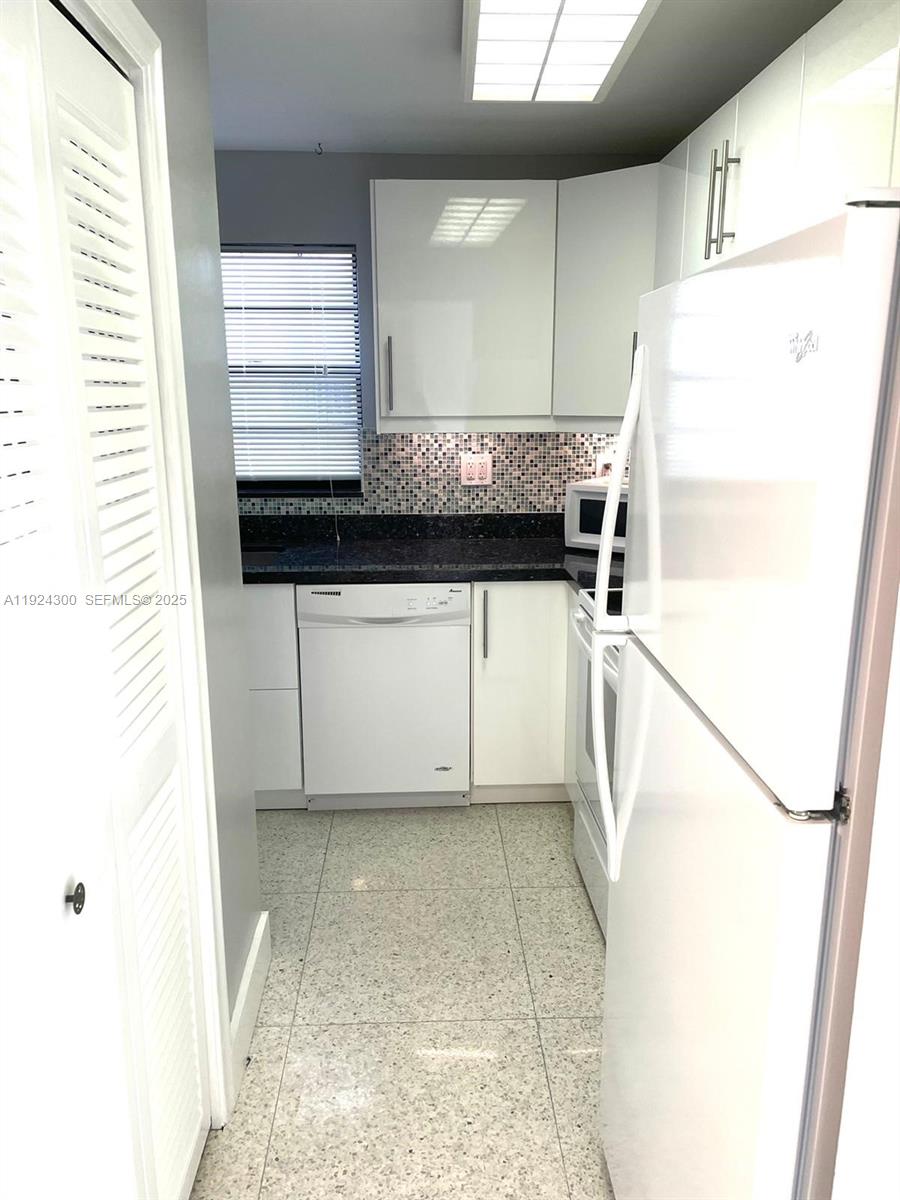 6424 Collins Ave # 204