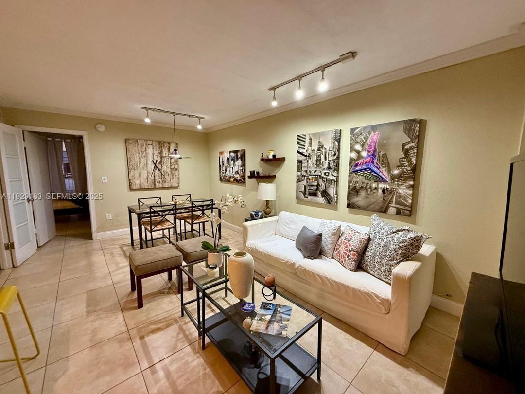 910 Michigan Ave # 304