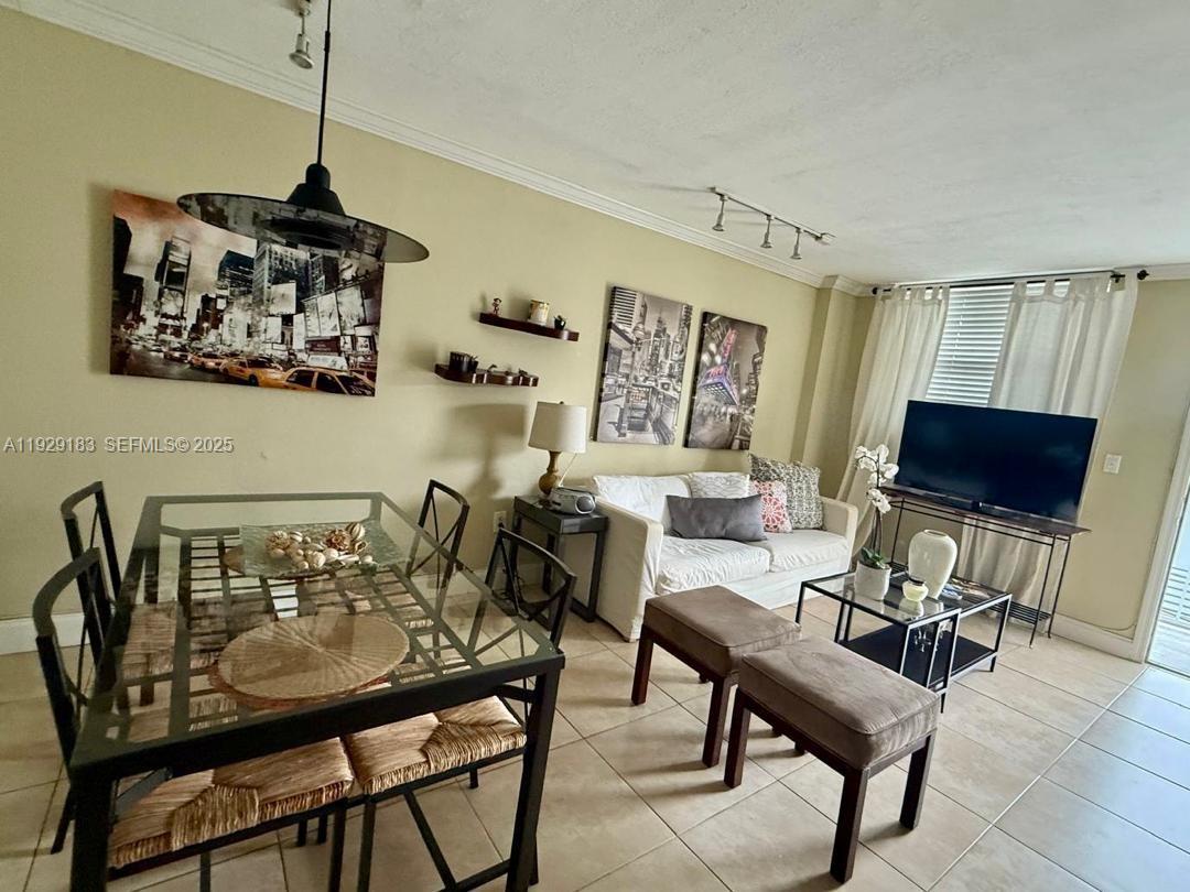 910 Michigan Ave # 304