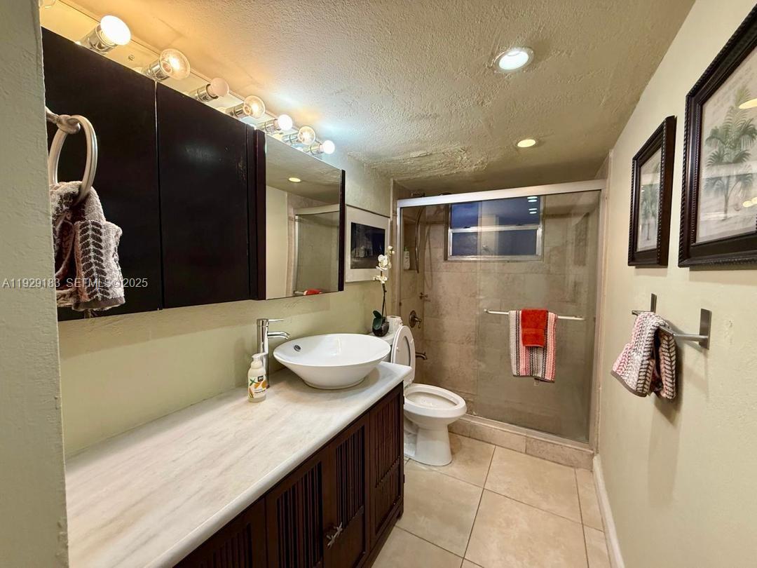 910 Michigan Ave # 304