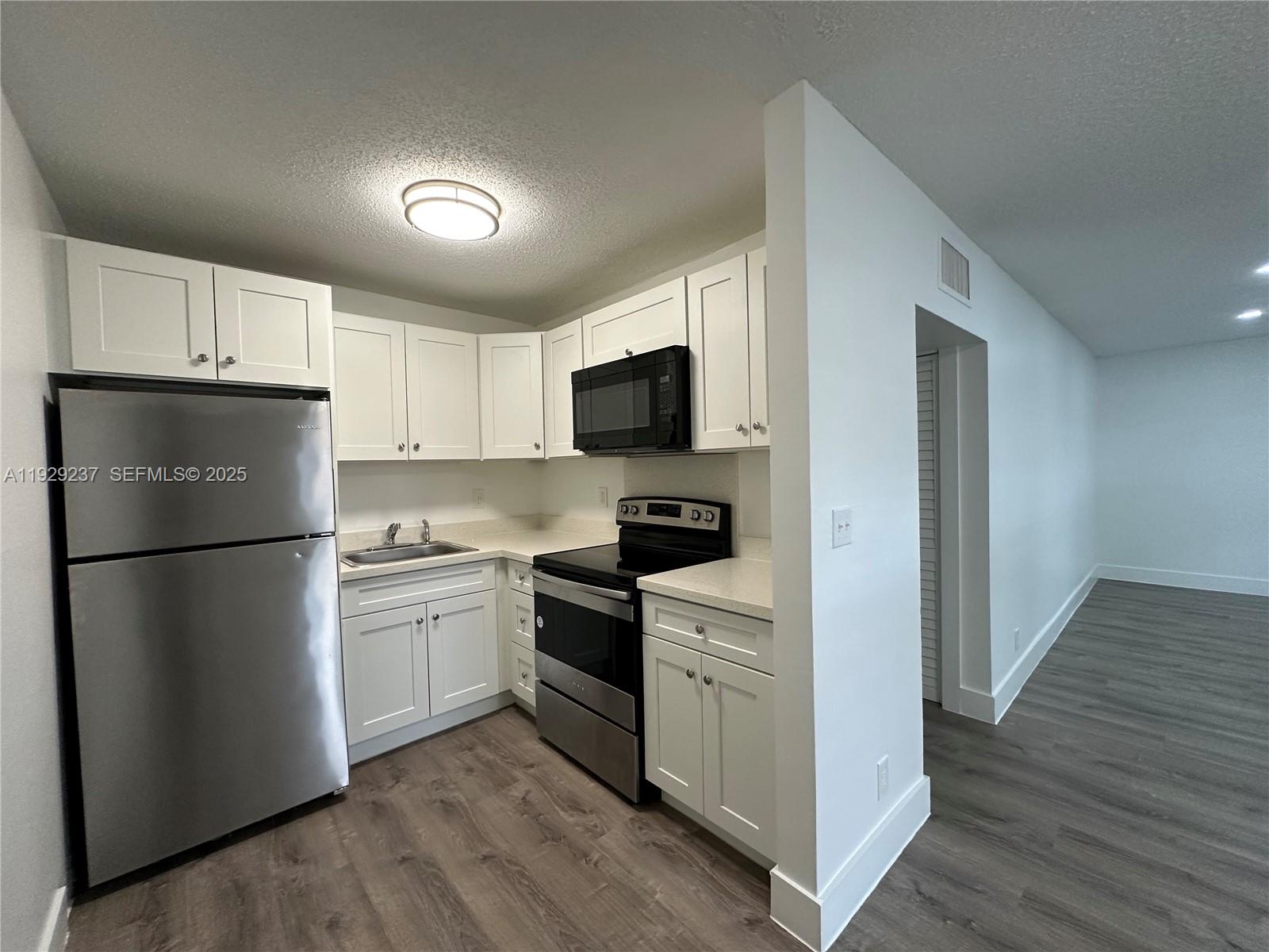 2500 Johnson St # 14