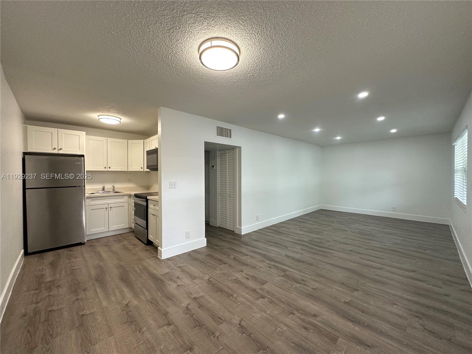 2500 Johnson St # 14