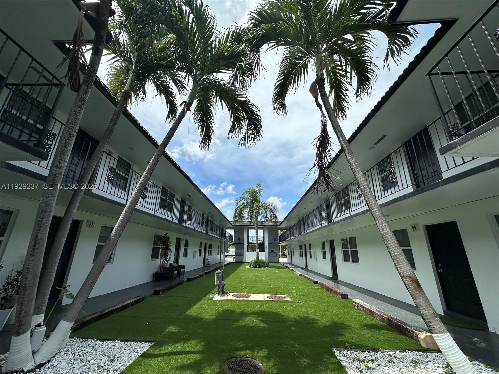 2500 Johnson St # 14