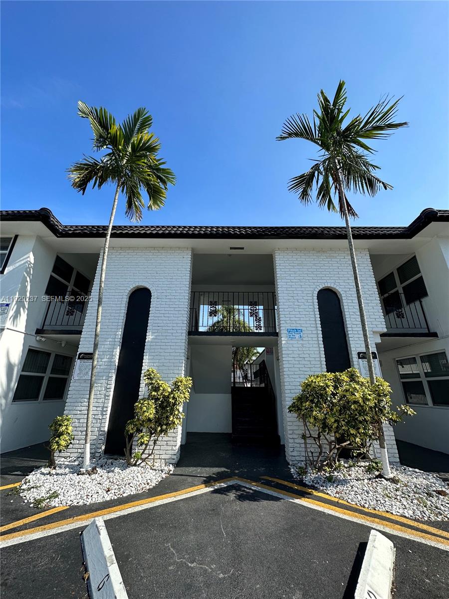 2500 Johnson St # 14