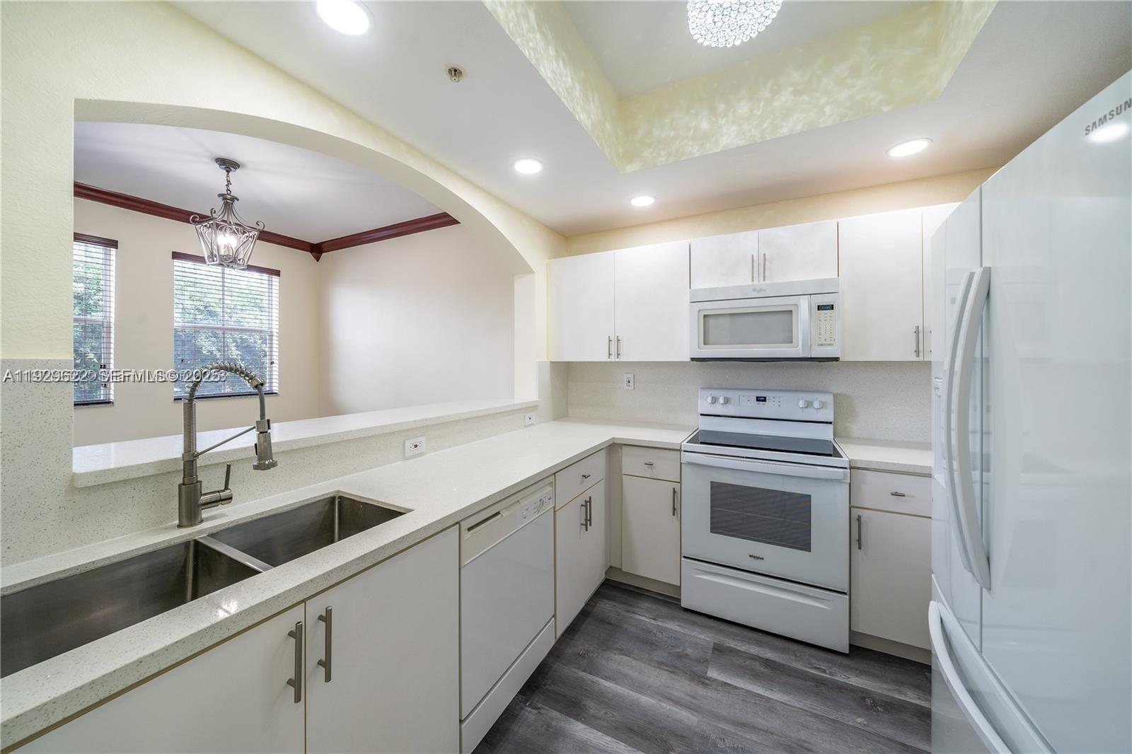 8882 W Flagler St # 208