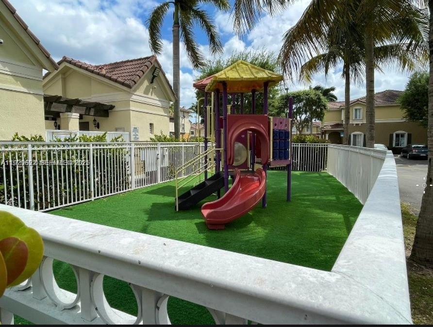 8882 W Flagler St # 208