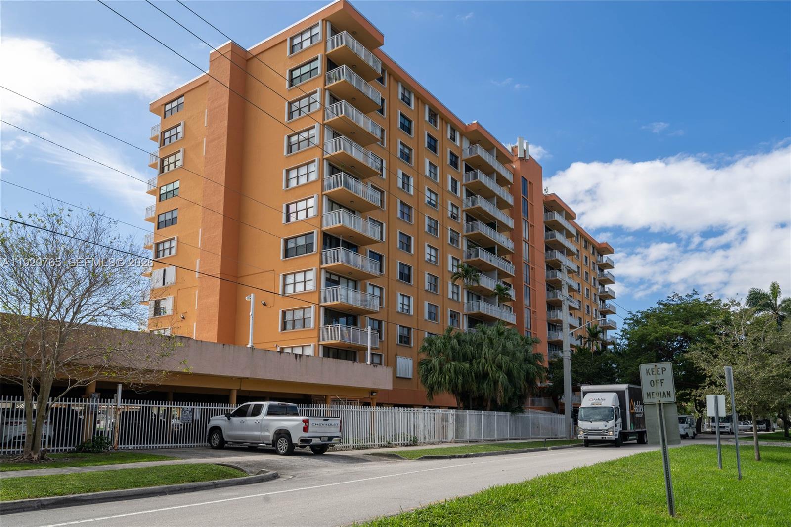 2450 NE 135th St # 410