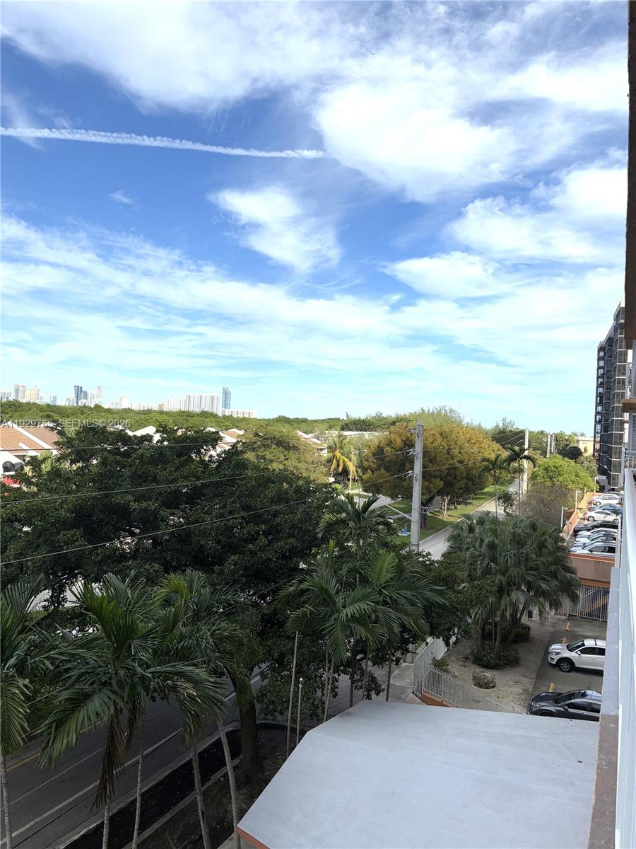 2450 NE 135th St # 410