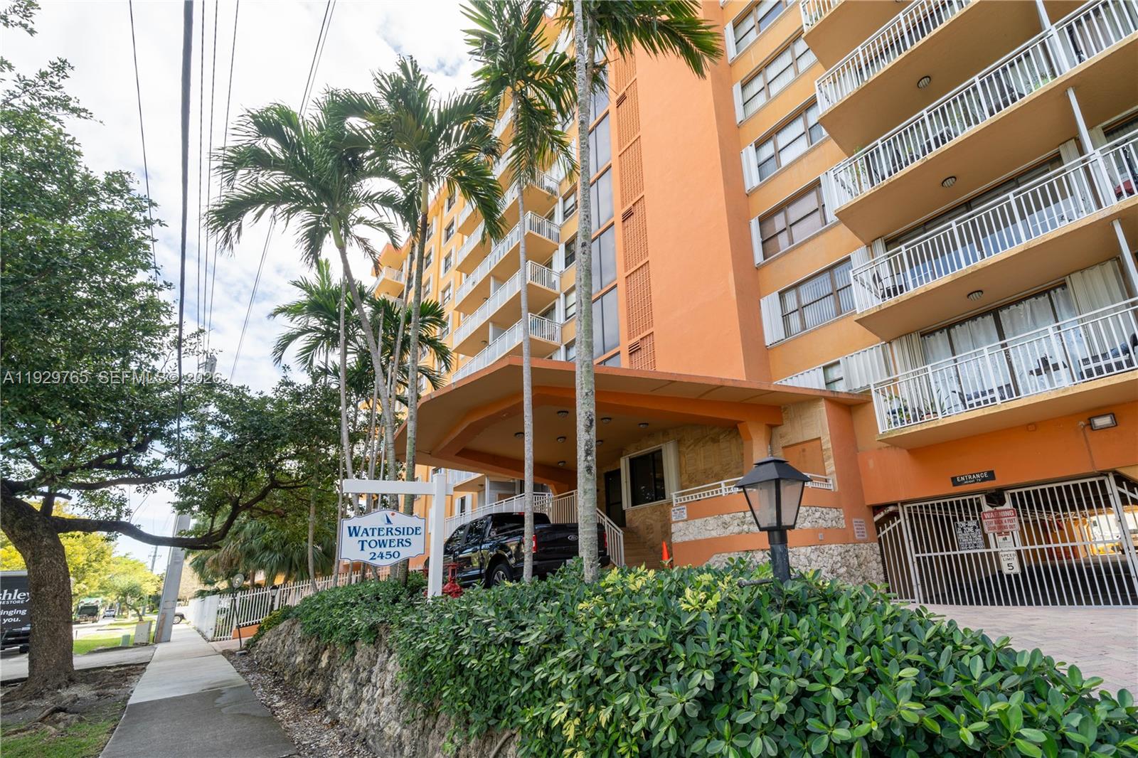 2450 NE 135th St # 410