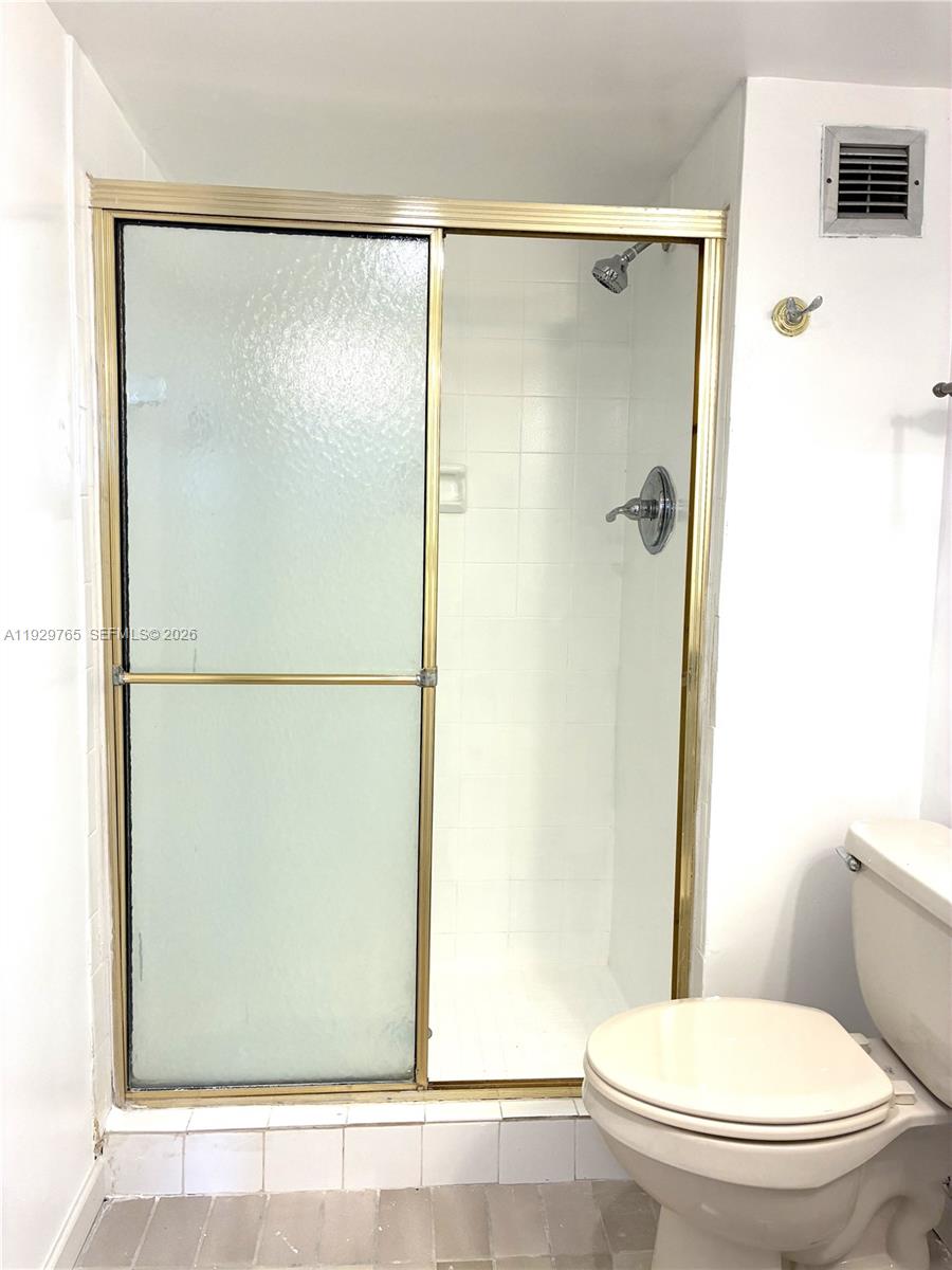 2450 NE 135th St # 410