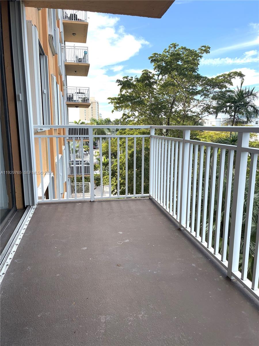 2450 NE 135th St # 410