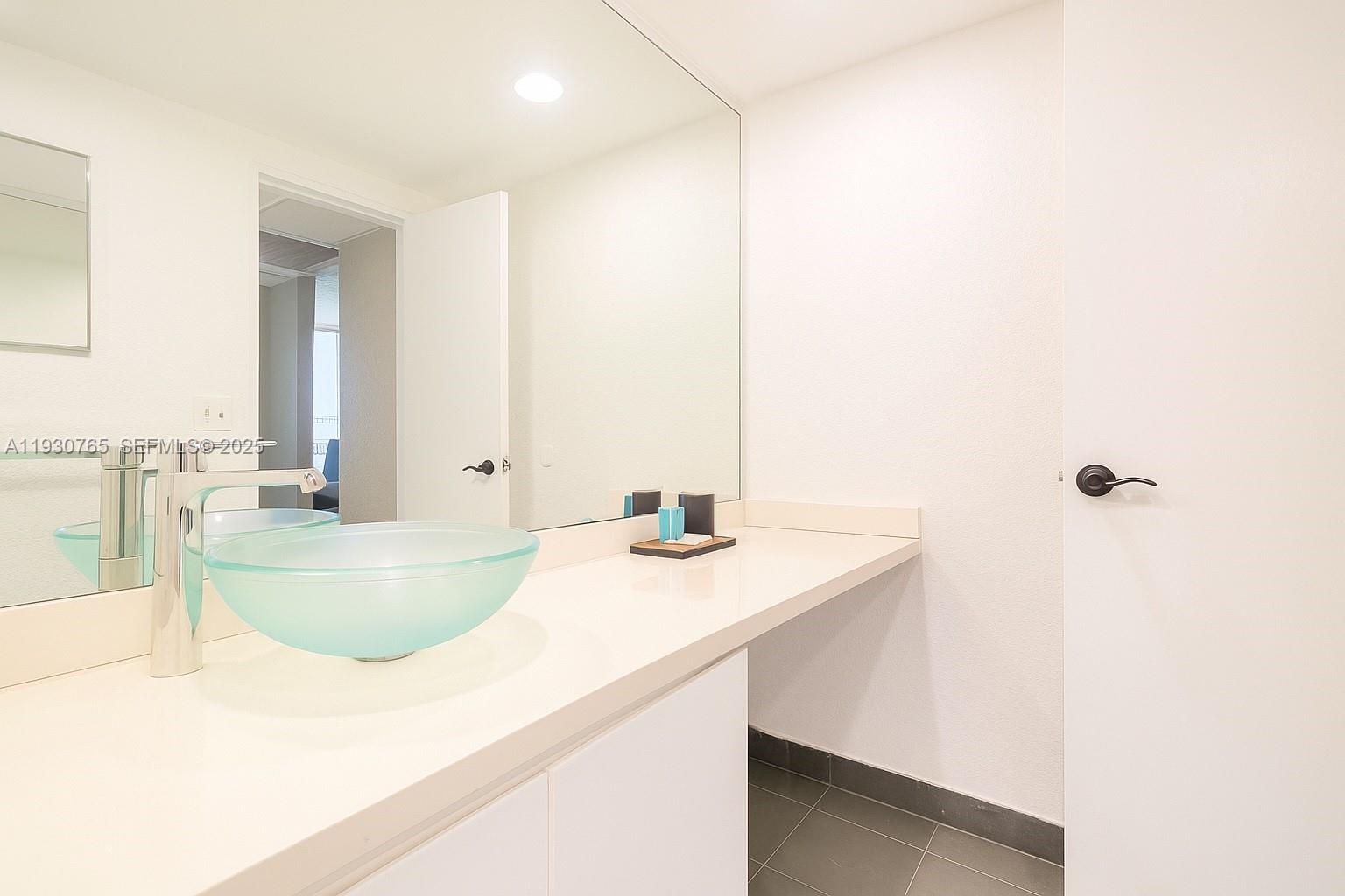 4001 S Ocean Dr # 3R