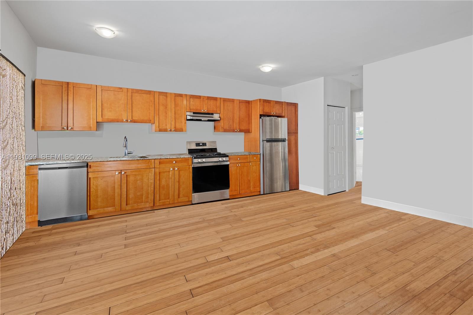 7950 Tatum Waterway Dr # N18