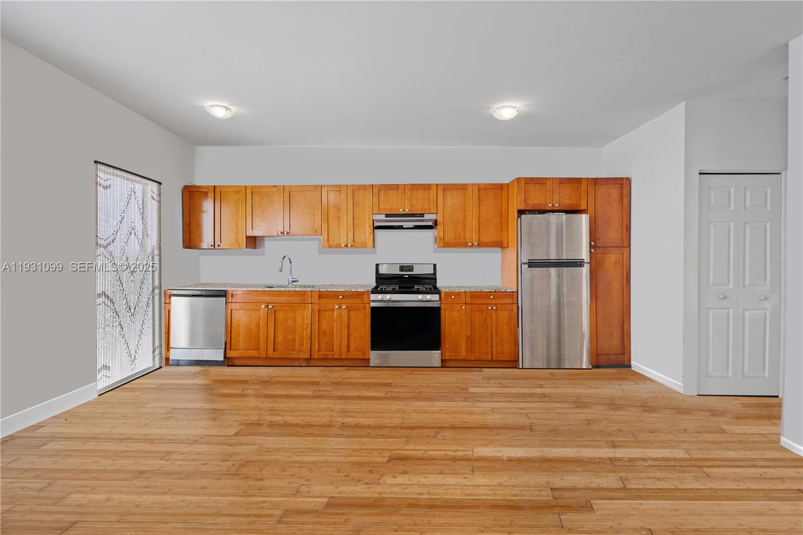 7950 Tatum Waterway Dr # N18