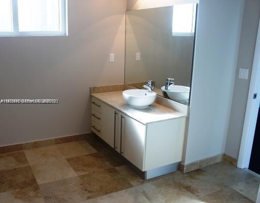 700 NE 25th St # 1504