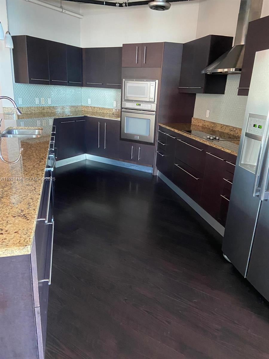 700 NE 25th St # 1504