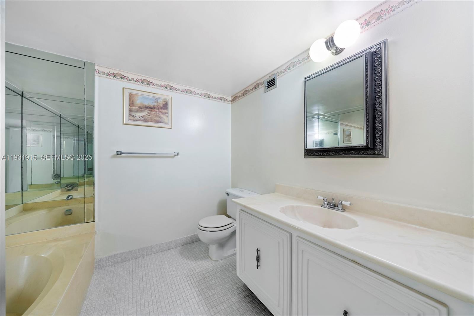 1000 Parkview Dr # 828