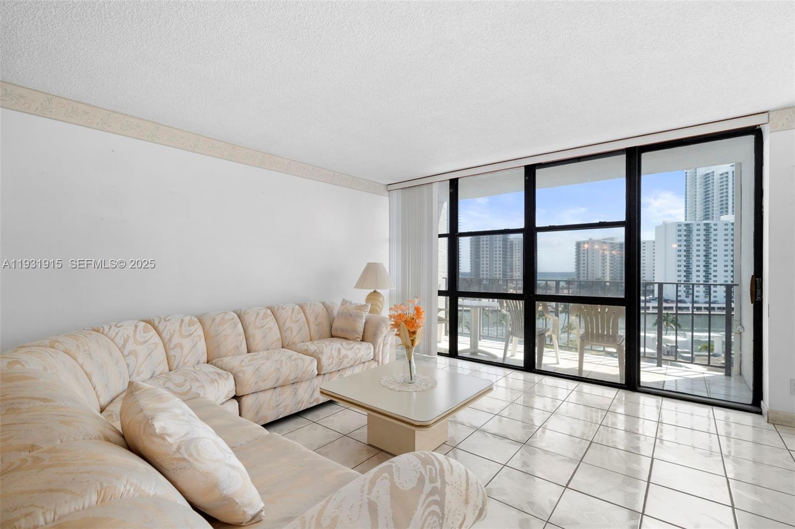 1000 Parkview Dr # 828