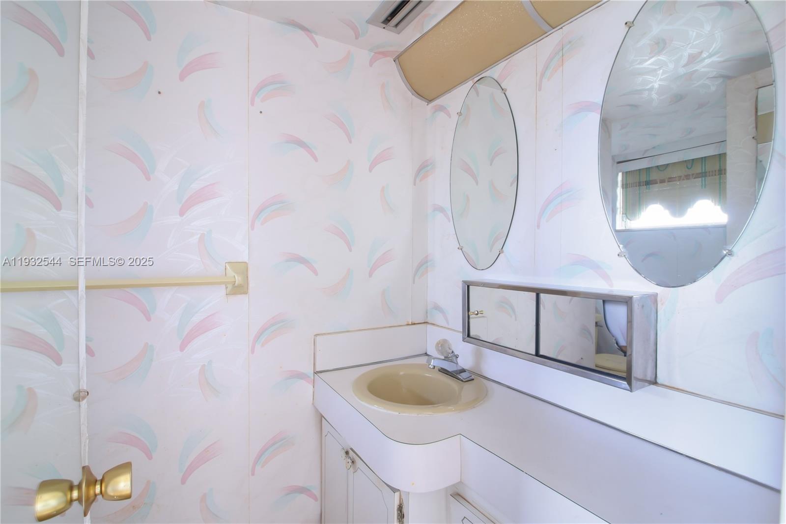 1690 NE 191st St # 1 Unit: 404-1