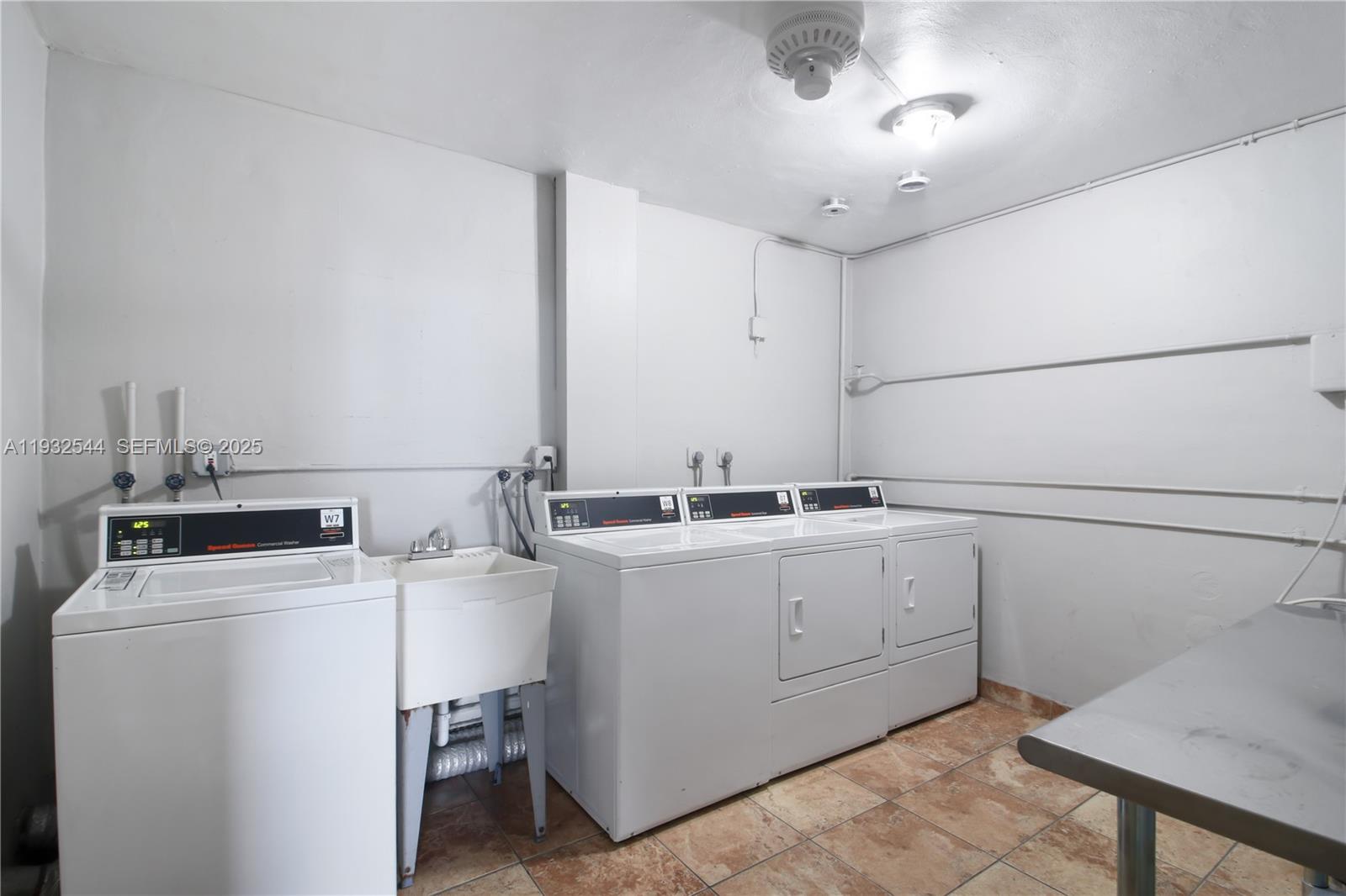 1690 NE 191st St # 1 Unit: 404-1