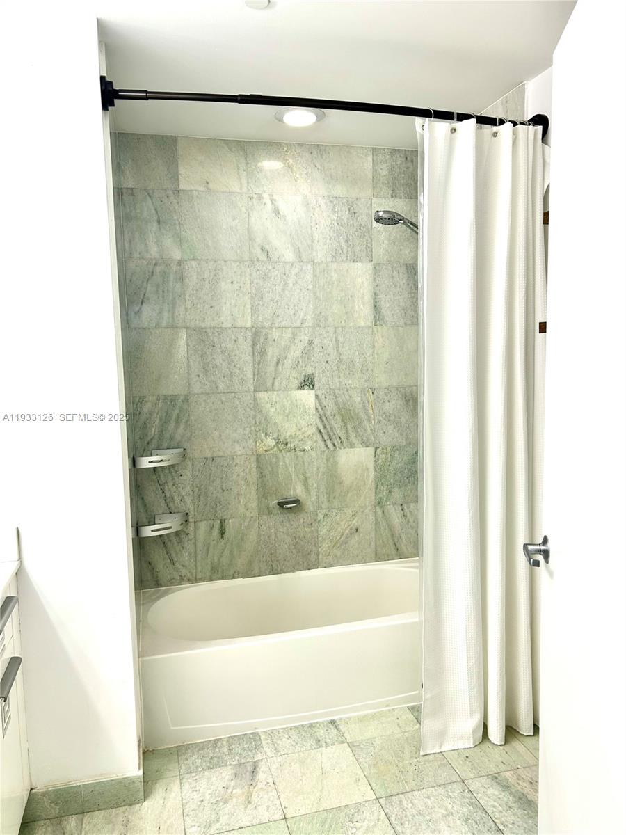 1050 Brickell Ave # 608