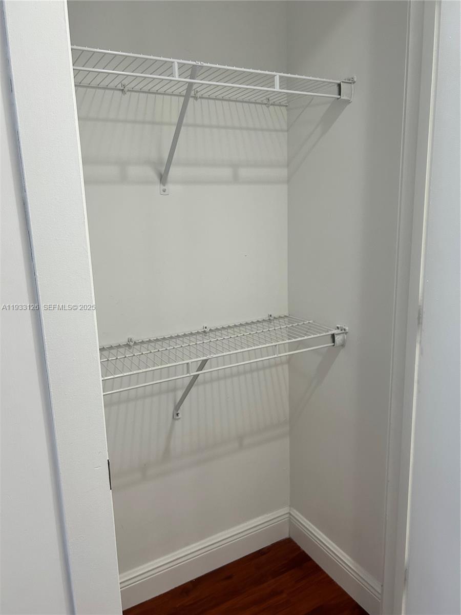 1050 Brickell Ave # 608