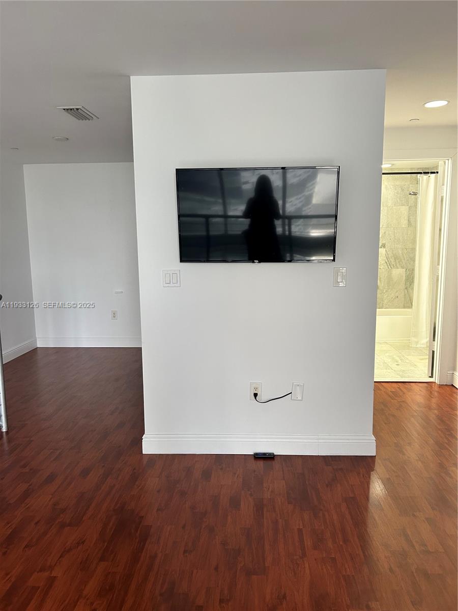 1050 Brickell Ave # 608