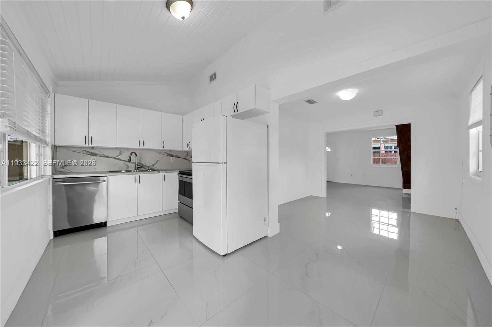 2731 SW 24th St # 2731