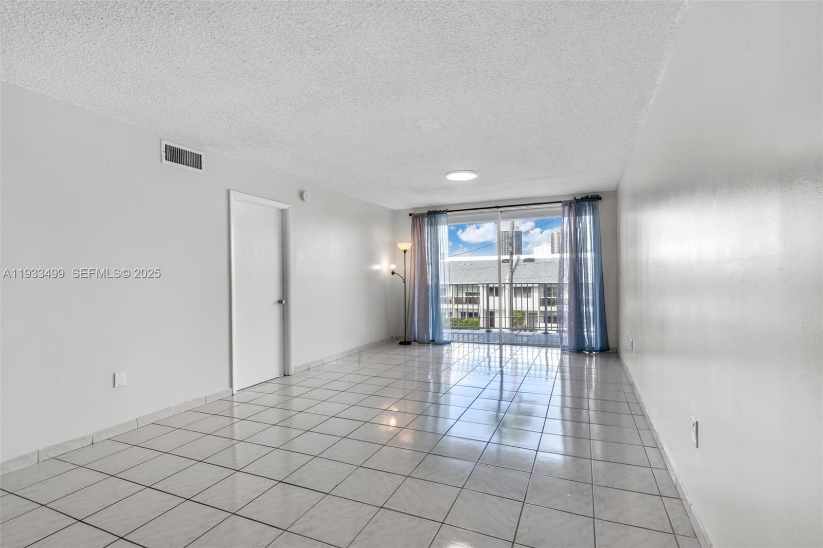 3716 NE 168th St # 302