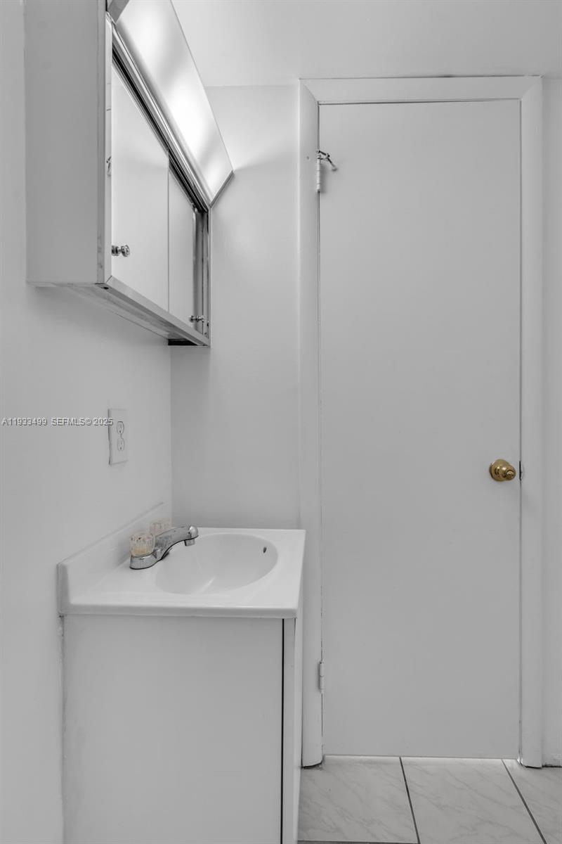 3716 NE 168th St # 302