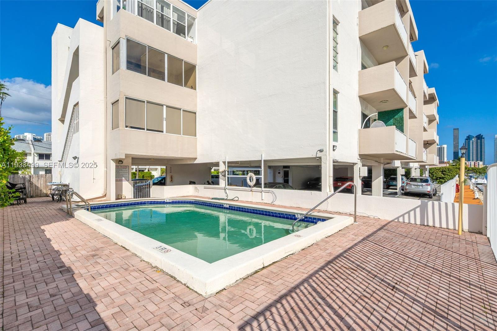 3716 NE 168th St # 302