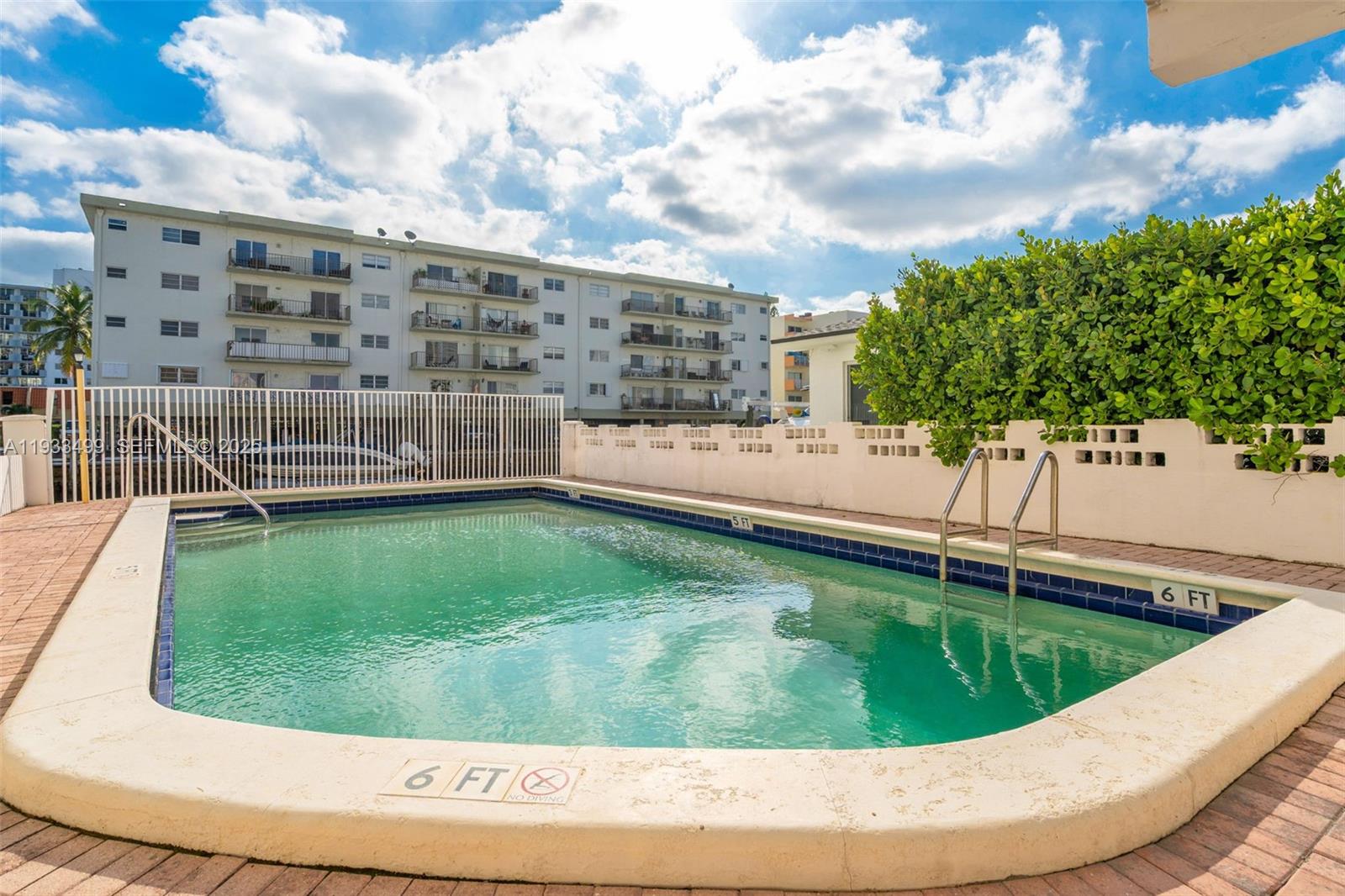 3716 NE 168th St # 302