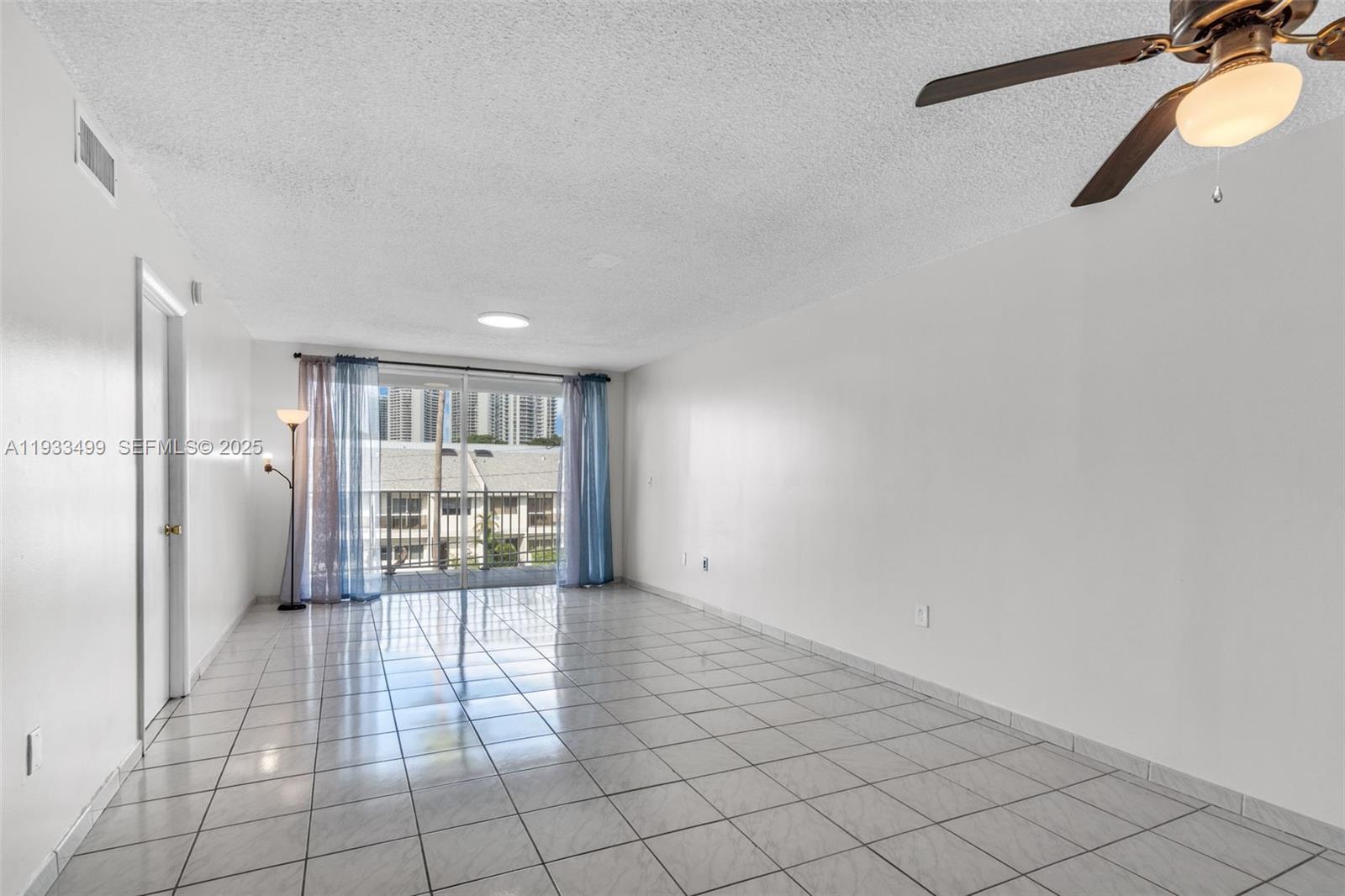 3716 NE 168th St # 302