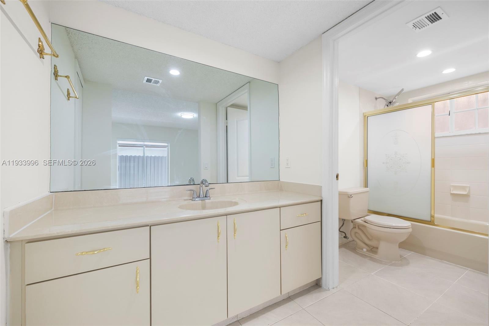 2425 W 76th St # 102