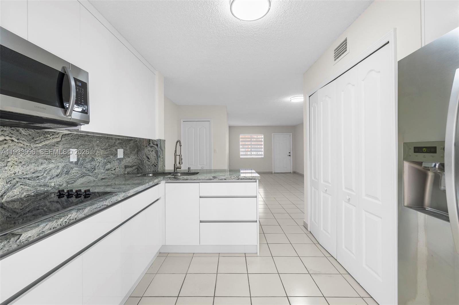 2425 W 76th St # 102