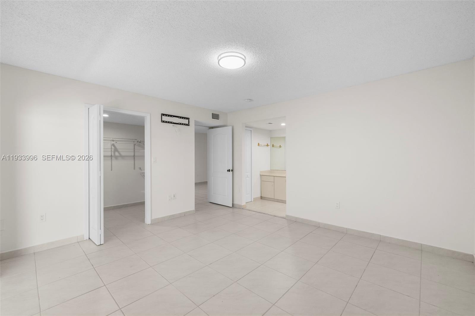 2425 W 76th St # 102