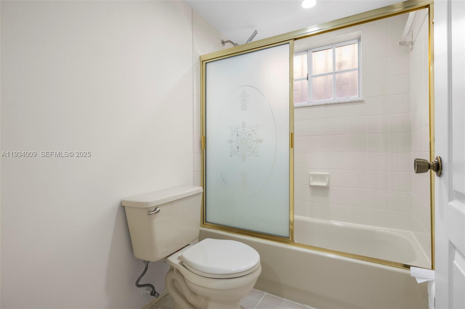 2425 W 76th St # 102