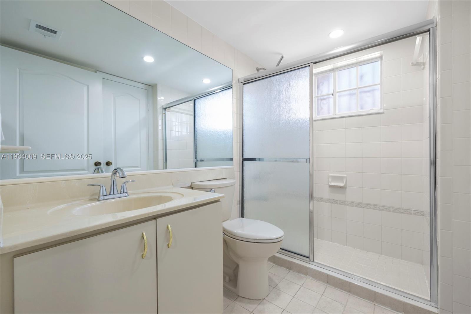 2425 W 76th St # 102