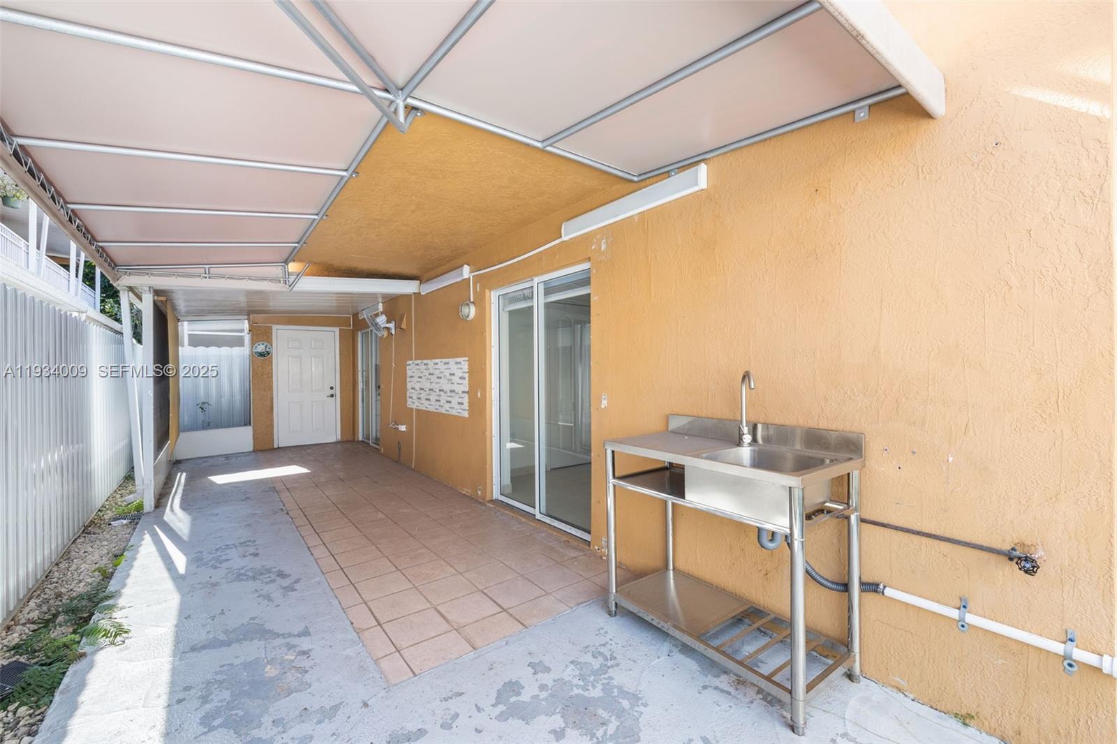 2425 W 76th St # 102