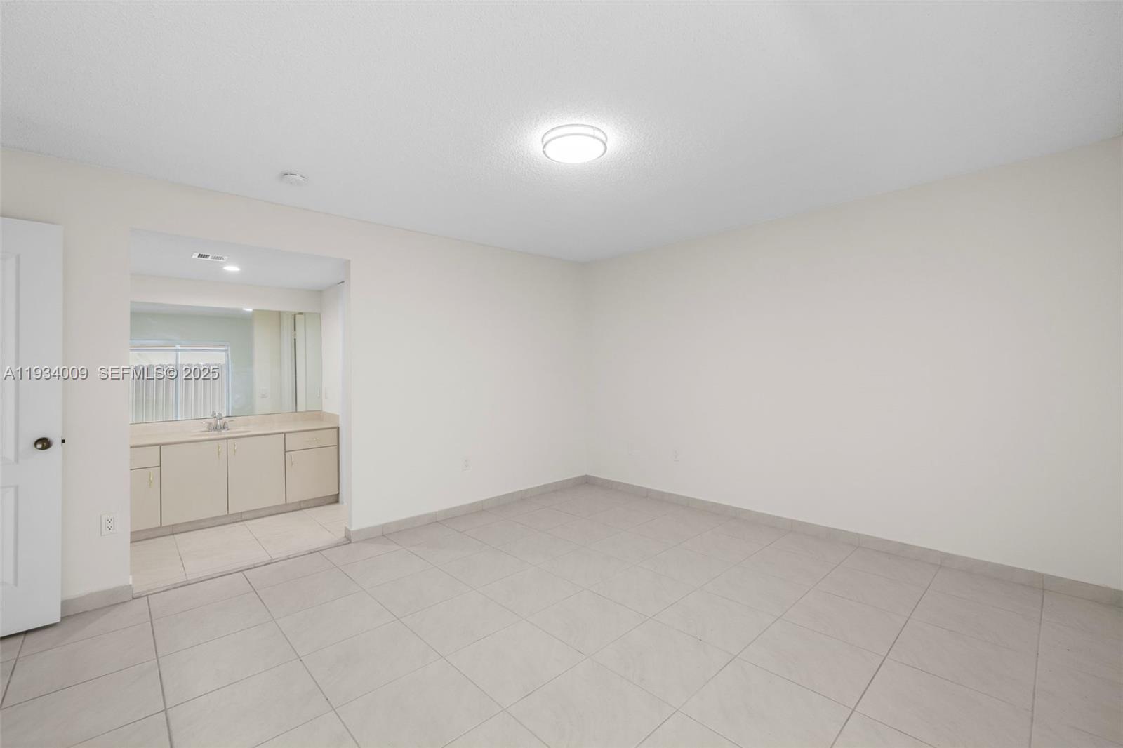 2425 W 76th St # 102