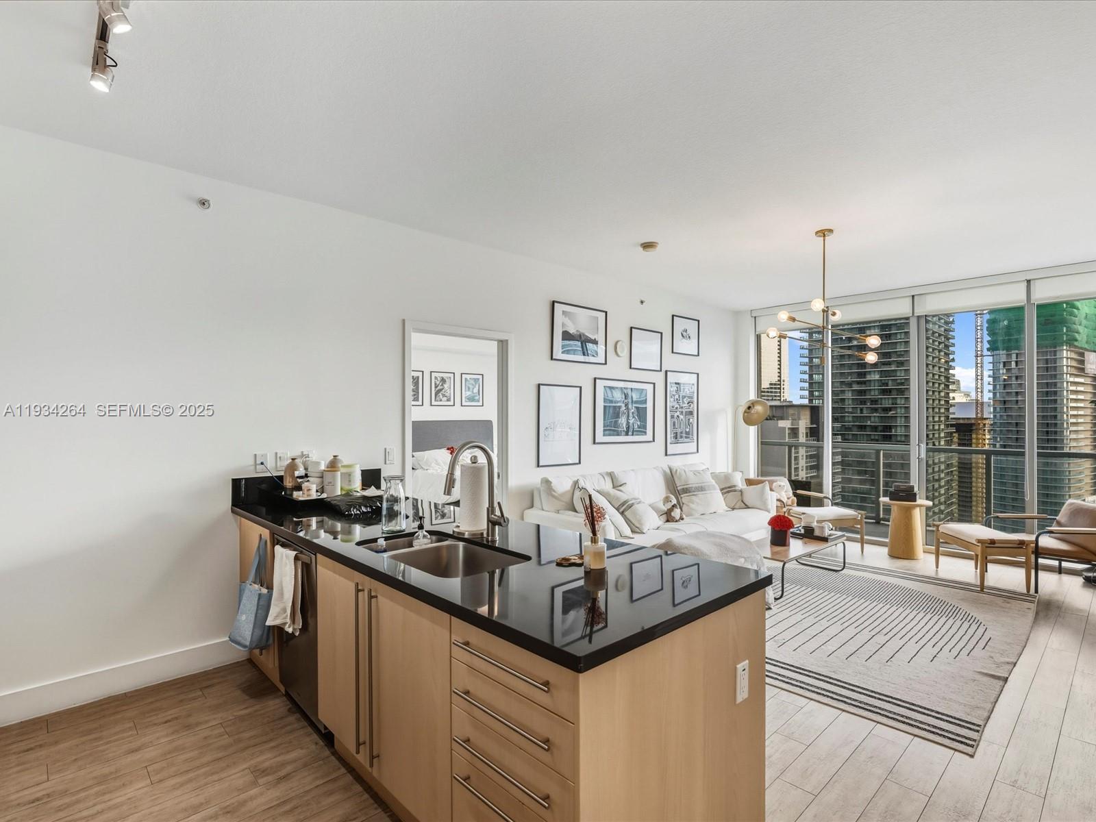 1111 SW 1st Ave Unit: UPH4017