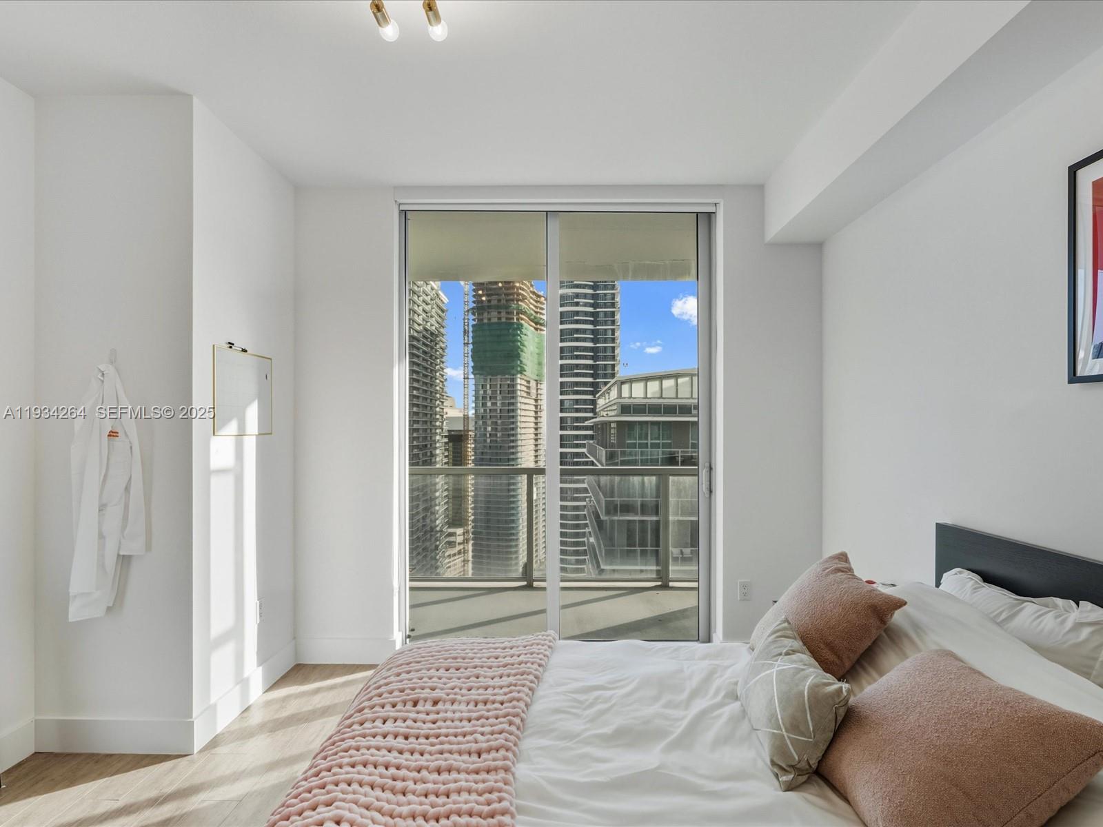 1111 SW 1st Ave Unit: UPH4017