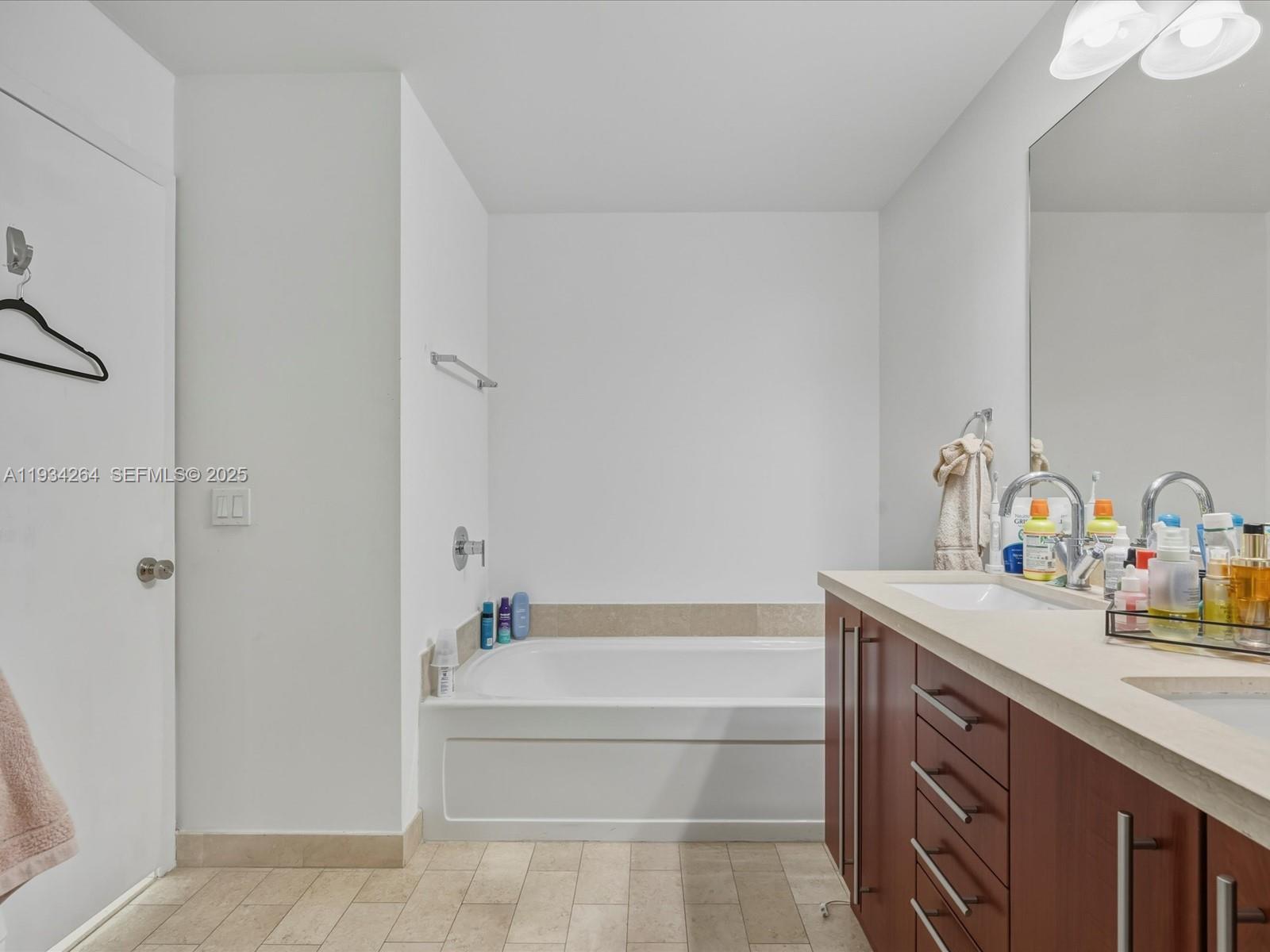 1111 SW 1st Ave Unit: UPH4017