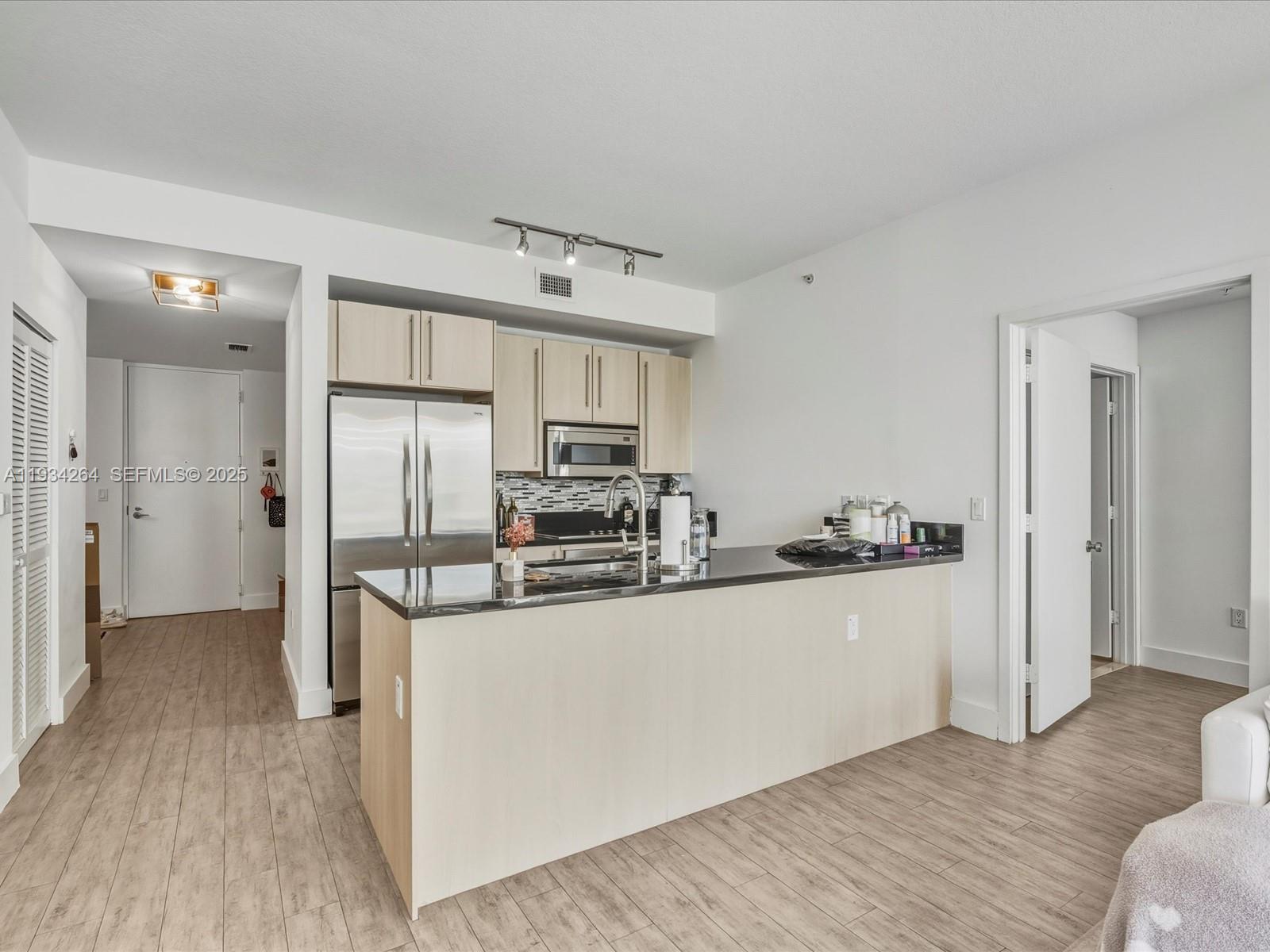 1111 SW 1st Ave Unit: UPH4017