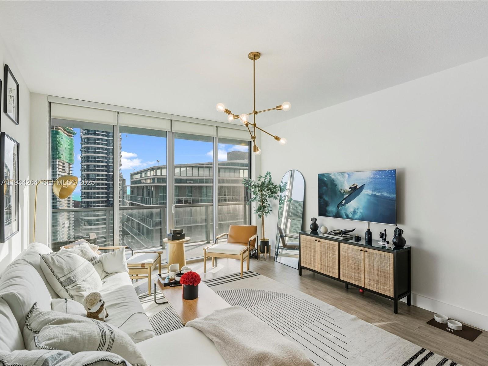 1111 SW 1st Ave Unit: UPH4017