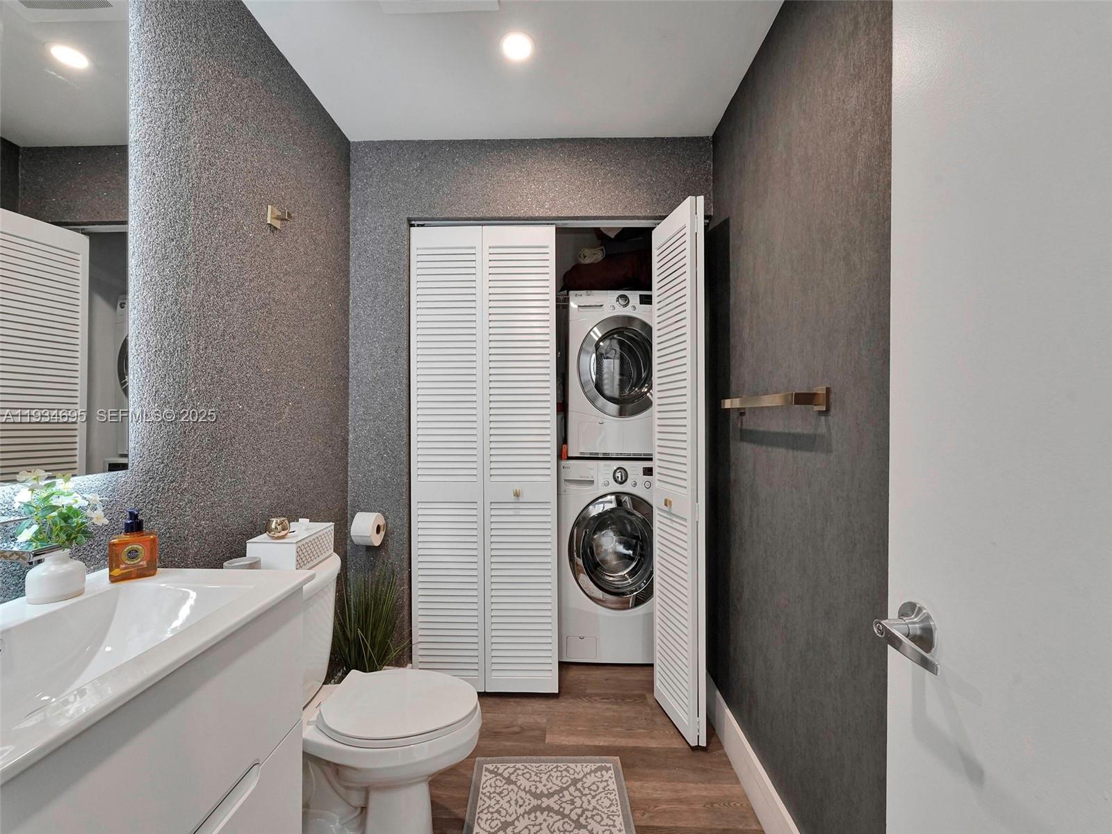 601 NE 36th St # 1801