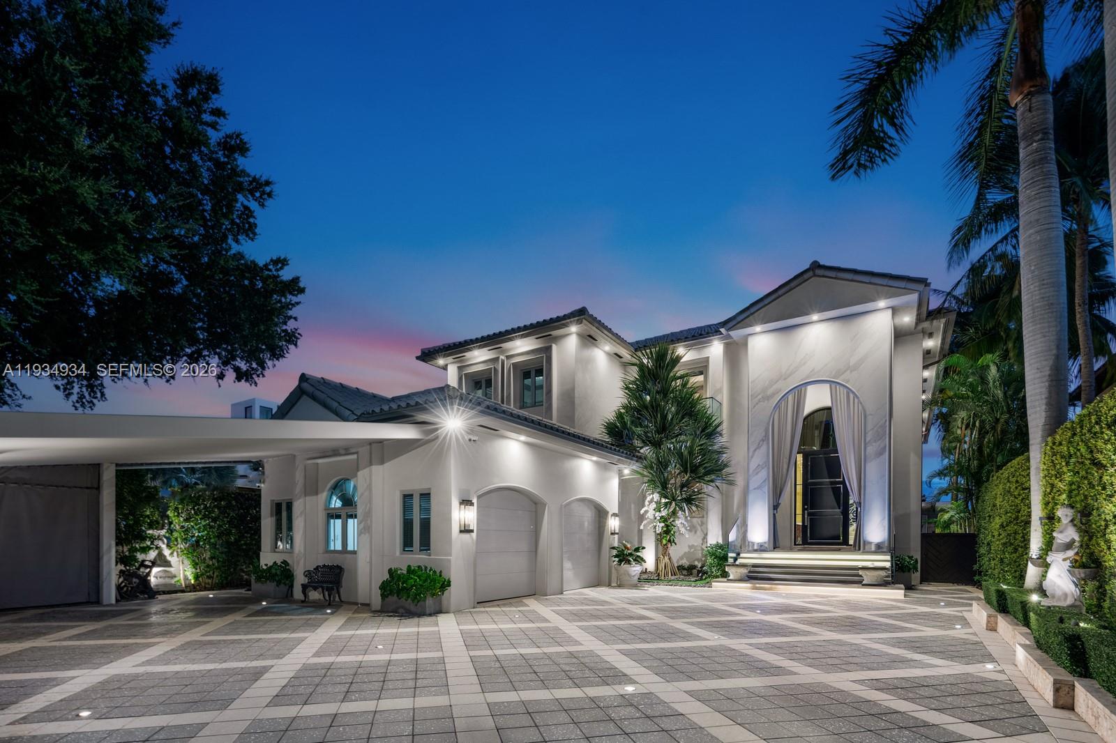 176 S Hibiscus Drive