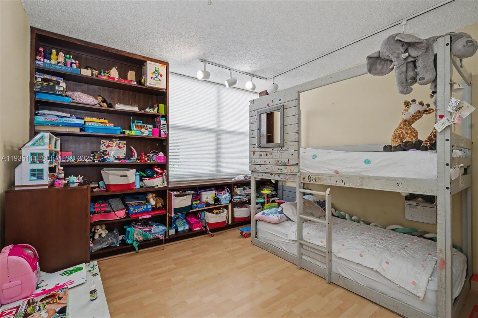 9440 Live Oak Pl # 404